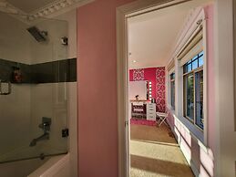 Empress Palace Hotel