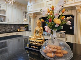 Empress Palace Hotel