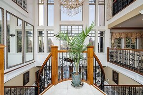 Empress Palace Hotel