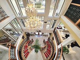 Empress Palace Hotel