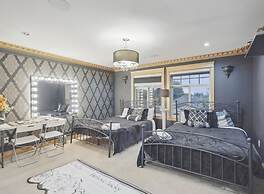 Empress Palace Hotel