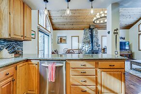 Family-friendly Truckee Cabin in Tahoe Donner!