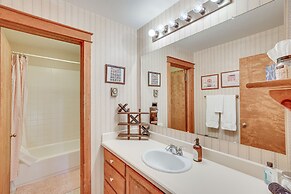 Spacious Ouray Townhome - Walk to Hot Springs!