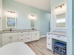 Anchors Away 159sp 4 Bedroom Home by RedAwning