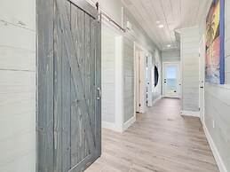 Anchors Away 159sp 4 Bedroom Home by RedAwning