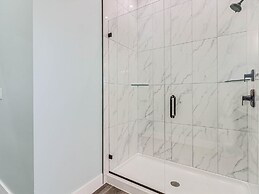 Anchors Away 159sp 4 Bedroom Home by RedAwning