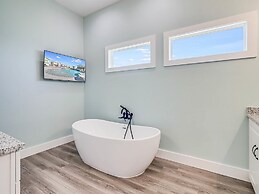 Anchors Away 159sp 4 Bedroom Home by RedAwning