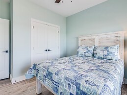 Anchors Away 159sp 4 Bedroom Home by RedAwning