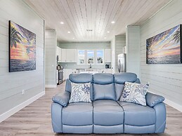 Anchors Away 159sp 4 Bedroom Home by RedAwning