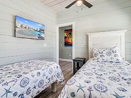 Anchors Away 159sp 4 Bedroom Home by RedAwning