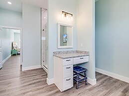 Anchors Away 159sp 4 Bedroom Home by RedAwning