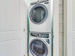 Anchors Away 159sp 4 Bedroom Home by RedAwning