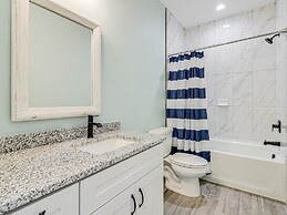 Anchors Away 159sp 4 Bedroom Home by RedAwning