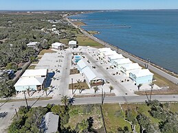 Anchors Away 159sp 4 Bedroom Home by RedAwning