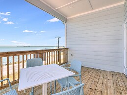 Anchors Away 159sp 4 Bedroom Home by RedAwning