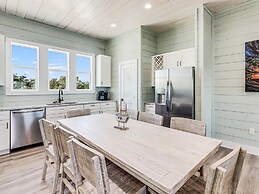 Anchors Away 159sp 4 Bedroom Home by RedAwning