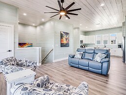 Anchors Away 159sp 4 Bedroom Home by RedAwning