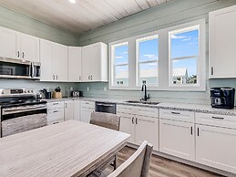 Anchors Away 159sp 4 Bedroom Home by RedAwning