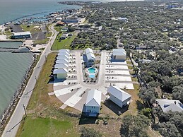 Anchors Away 159sp 4 Bedroom Home by RedAwning