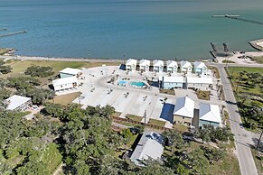 Casa Grande Sp131 5 Bedroom Home by RedAwning