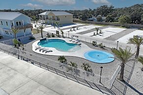 Casa Grande Sp131 5 Bedroom Home by RedAwning