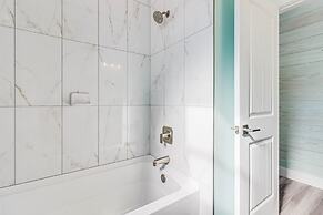 Casa Grande Sp131 5 Bedroom Home by RedAwning