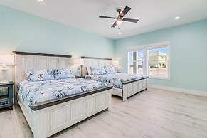 Casa Grande Sp131 5 Bedroom Home by RedAwning