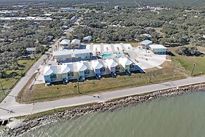 Casa Grande Sp131 5 Bedroom Home by RedAwning