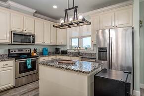 Grace Wins - 2335 Bienville 4 Bedroom Home by RedAwning