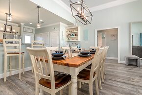 Grace Wins - 2335 Bienville 4 Bedroom Home by RedAwning