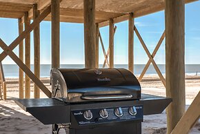 Grace Wins - 2335 Bienville 4 Bedroom Home by RedAwning