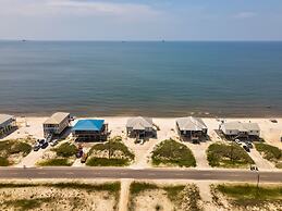 Grace Wins - 2335 Bienville 4 Bedroom Home by RedAwning