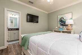 Grace Wins - 2335 Bienville 4 Bedroom Home by RedAwning