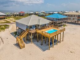 Grace Wins - 2335 Bienville 4 Bedroom Home by RedAwning