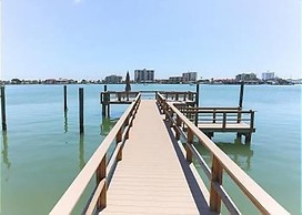Saltwater Hideaway Coral Resort #e-2 1 Bedroom Condo by RedAwning