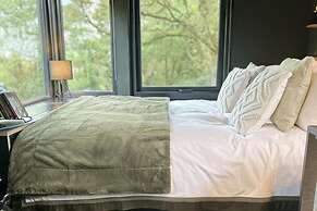 Lodge on Teign River, 1 Bed, Sleeps 2, Parking