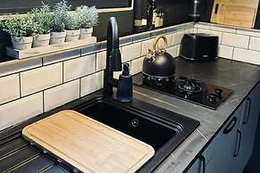 Lodge on Teign River, 1 Bed, Sleeps 2, Parking