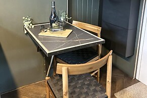 Lodge on Teign River, 1 Bed, Sleeps 2, Parking