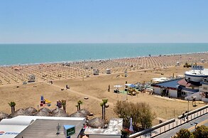 Bright Flat Overlooking the sea - Beahost