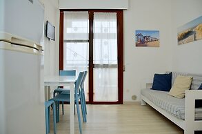 Bright Flat Overlooking the sea - Beahost