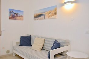 Bright Flat Overlooking the sea - Beahost