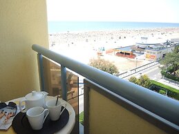 Beachfront Two-room Apartment for 4 Guests