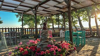 Laz Koyu Yoruk Evleri