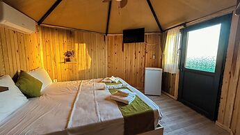 Laz Koyu Yoruk Evleri