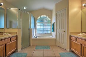 Cozy Nook Villa w/ Pool: 10 Mi to Park Entrance!