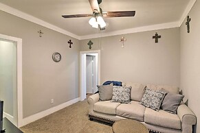 Convenient Apt w/ Golf Carts & Grill Access!