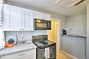 Convenient Apt w/ Golf Carts & Grill Access!