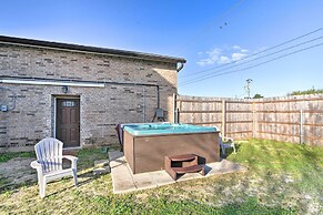 Convenient Apt w/ Golf Carts & Grill Access!