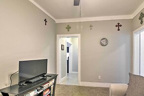 Convenient Apt w/ Golf Carts & Grill Access!