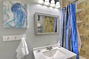 Convenient Apt w/ Golf Carts & Grill Access!